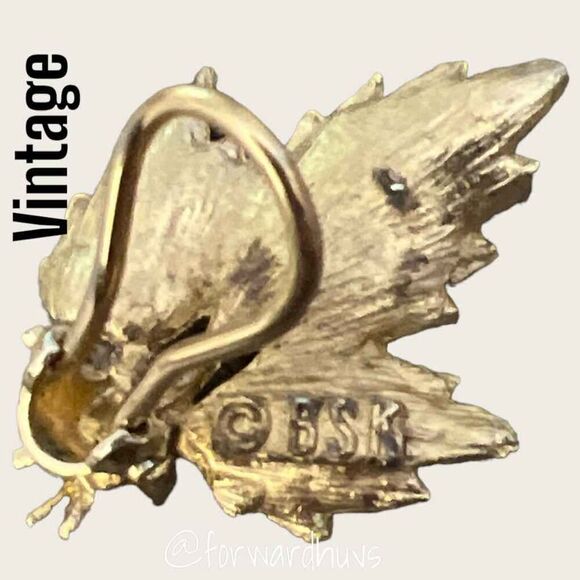 ☑️ Bundle Sale 3 for $15 | Vintage BSK Goldtone Leaf | Clip-On Earrings - Picture 6 of 7
